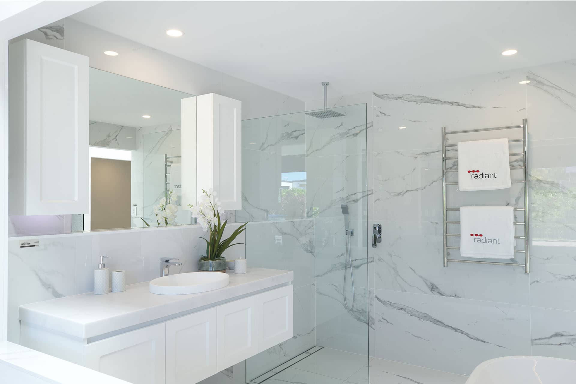 Revamp Your Gold Coast Bathroom Design: 9 Ideas for an Exceptional Look